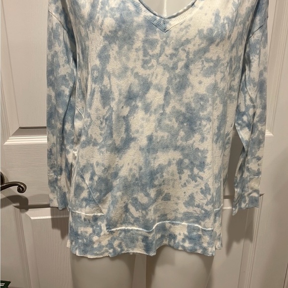 Caryn Vallone V Neck  cotton lightweight blue & white sweater small NWT - Picture 4 of 10